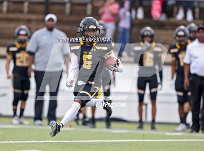 Thumbnail 3 in Carthage vs. Crandall (UIL 4A Division I Region III Regional Playoff) photogallery.