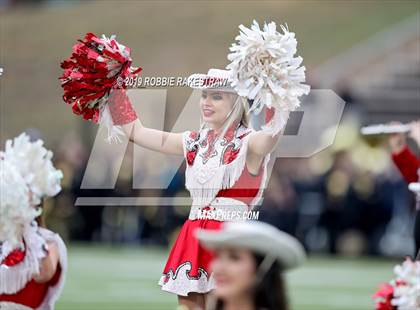 Thumbnail 2 in Carthage vs. Crandall (UIL 4A Division I Region III Regional Playoff) photogallery.