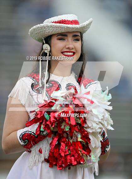 Thumbnail 3 in Carthage vs. Crandall (UIL 4A Division I Region III Regional Playoff) photogallery.