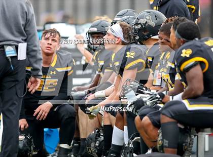 Thumbnail 3 in Carthage vs. Crandall (UIL 4A Division I Region III Regional Playoff) photogallery.
