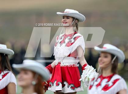Thumbnail 1 in Carthage vs. Crandall (UIL 4A Division I Region III Regional Playoff) photogallery.