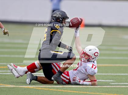Thumbnail 3 in Carthage vs. Crandall (UIL 4A Division I Region III Regional Playoff) photogallery.