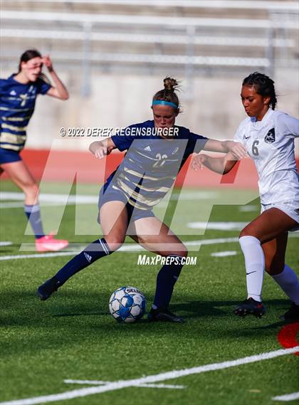Thumbnail 2 in Lakewood vs Legacy (CHSAA 5A Playoff Rd 1) photogallery.