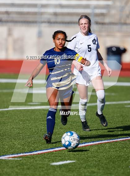 Thumbnail 2 in Lakewood vs Legacy (CHSAA 5A Playoff Rd 1) photogallery.