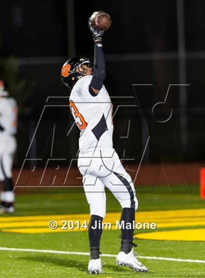 Thumbnail 3 in Washington @ Moreau Catholic photogallery.
