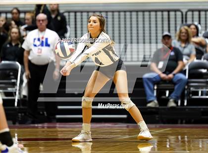 Thumbnail 3 in Lindsay vs. Windthorst (UIL 2A Final) photogallery.