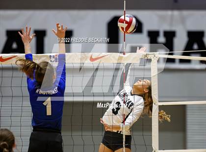 Thumbnail 3 in Lindsay vs. Windthorst (UIL 2A Final) photogallery.