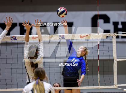 Thumbnail 1 in Lindsay vs. Windthorst (UIL 2A Final) photogallery.