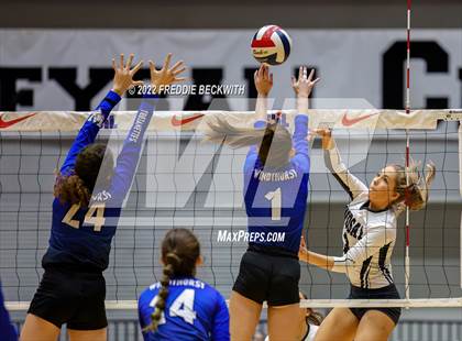 Thumbnail 1 in Lindsay vs. Windthorst (UIL 2A Final) photogallery.