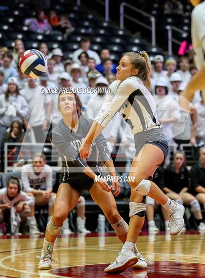 Thumbnail 1 in Lindsay vs. Windthorst (UIL 2A Final) photogallery.
