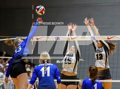 Thumbnail 2 in Lindsay vs. Windthorst (UIL 2A Final) photogallery.