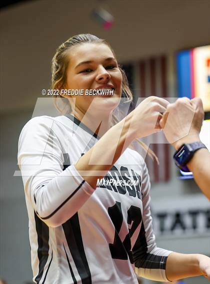 Thumbnail 2 in Lindsay vs. Windthorst (UIL 2A Final) photogallery.