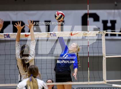 Thumbnail 3 in Lindsay vs. Windthorst (UIL 2A Final) photogallery.