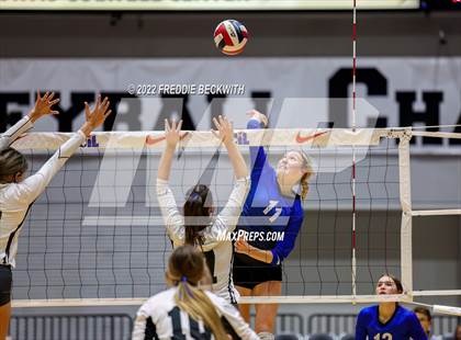 Thumbnail 3 in Lindsay vs. Windthorst (UIL 2A Final) photogallery.