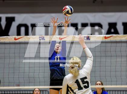 Thumbnail 2 in Lindsay vs. Windthorst (UIL 2A Final) photogallery.