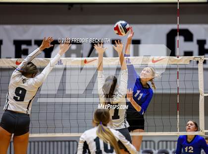 Thumbnail 1 in Lindsay vs. Windthorst (UIL 2A Final) photogallery.