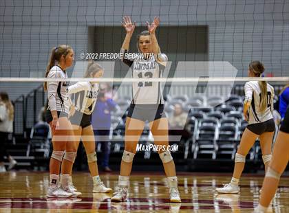 Thumbnail 3 in Lindsay vs. Windthorst (UIL 2A Final) photogallery.