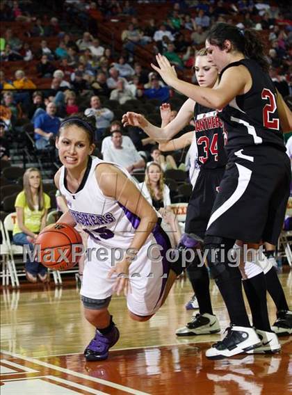 Thumbnail 2 in Knippa vs. Whitharral (UIL 1A Semifinal) photogallery.