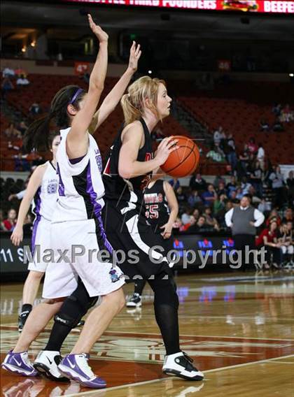 Thumbnail 2 in Knippa vs. Whitharral (UIL 1A Semifinal) photogallery.