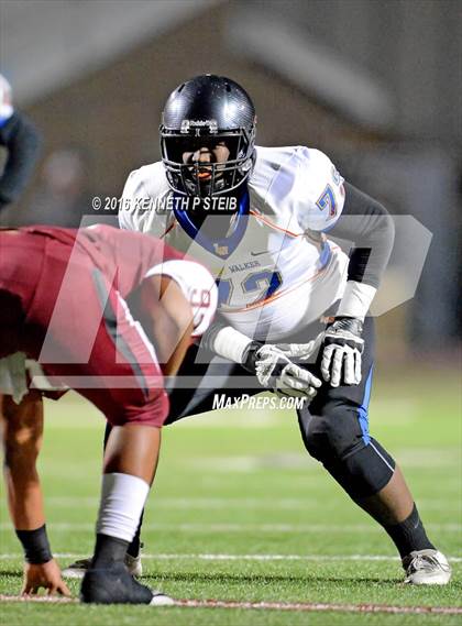 Thumbnail 3 in Destrehan vs. Landry-Walker (LHSAA 5A Semifinal) photogallery.
