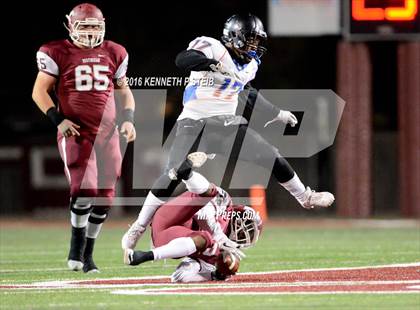 Thumbnail 2 in Destrehan vs. Landry-Walker (LHSAA 5A Semifinal) photogallery.