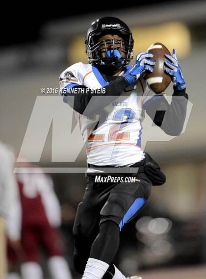 Thumbnail 3 in Destrehan vs. Landry-Walker (LHSAA 5A Semifinal) photogallery.