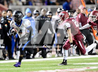 Thumbnail 3 in Destrehan vs. Landry-Walker (LHSAA 5A Semifinal) photogallery.