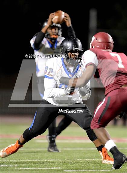 Thumbnail 1 in Destrehan vs. Landry-Walker (LHSAA 5A Semifinal) photogallery.