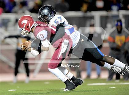 Thumbnail 2 in Destrehan vs. Landry-Walker (LHSAA 5A Semifinal) photogallery.