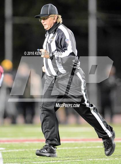 Thumbnail 3 in Destrehan vs. Landry-Walker (LHSAA 5A Semifinal) photogallery.