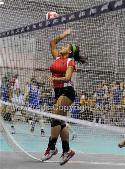 Thumbnail 3 in St. Ursula Academy vs Butler (Louisville Invitational Tournament) photogallery.