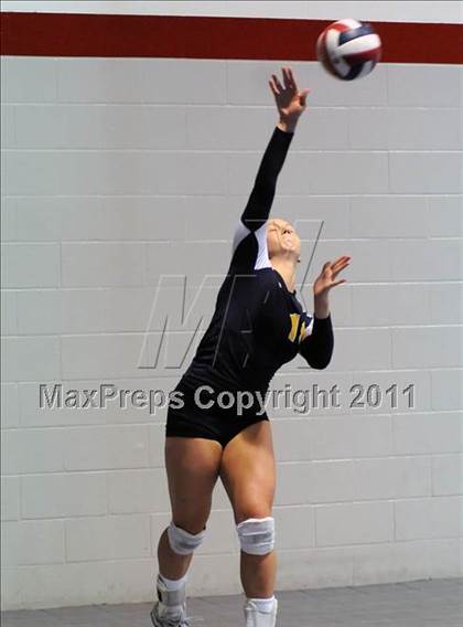 Thumbnail 2 in St. Ursula Academy vs Butler (Louisville Invitational Tournament) photogallery.