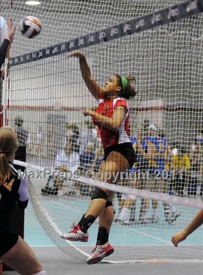Thumbnail 2 in St. Ursula Academy vs Butler (Louisville Invitational Tournament) photogallery.