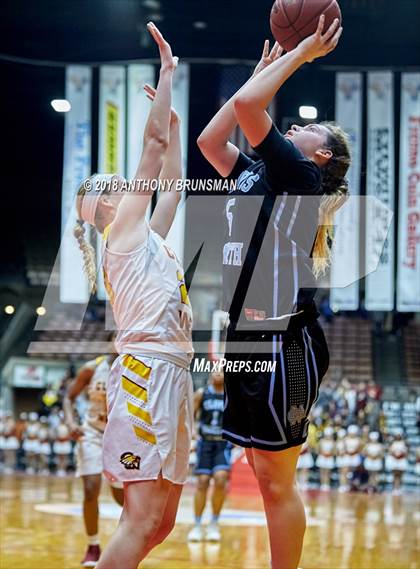 Thumbnail 2 in Clovis West vs. Clovis North (CIF CS D1 Final) photogallery.