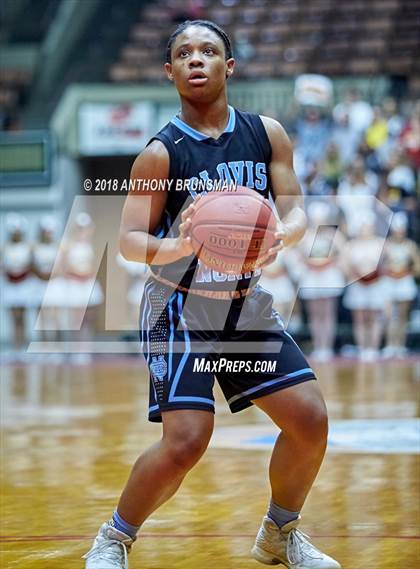 Thumbnail 2 in Clovis West vs. Clovis North (CIF CS D1 Final) photogallery.