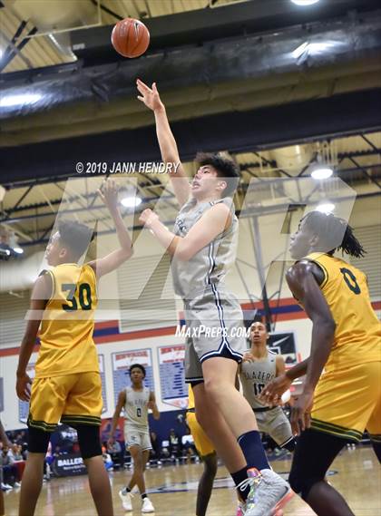 Thumbnail 1 in Sierra Canyon vs. Oak Ridge (Tarkanian Classic) photogallery.