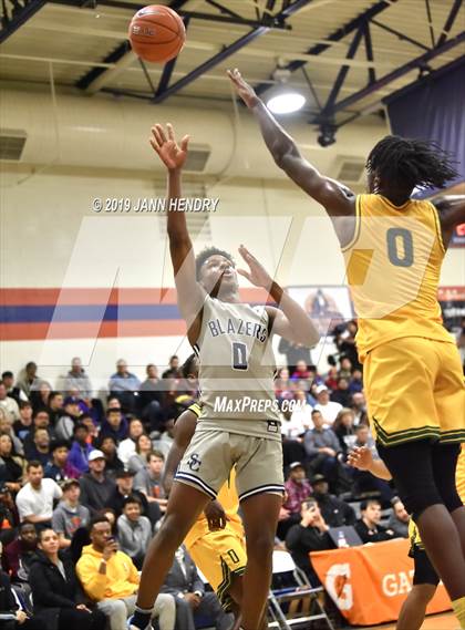 Thumbnail 2 in Sierra Canyon vs. Oak Ridge (Tarkanian Classic) photogallery.