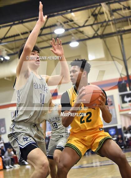 Thumbnail 1 in Sierra Canyon vs. Oak Ridge (Tarkanian Classic) photogallery.