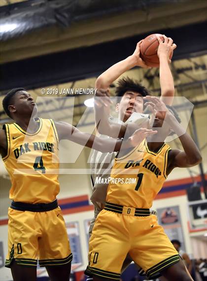 Thumbnail 2 in Sierra Canyon vs. Oak Ridge (Tarkanian Classic) photogallery.