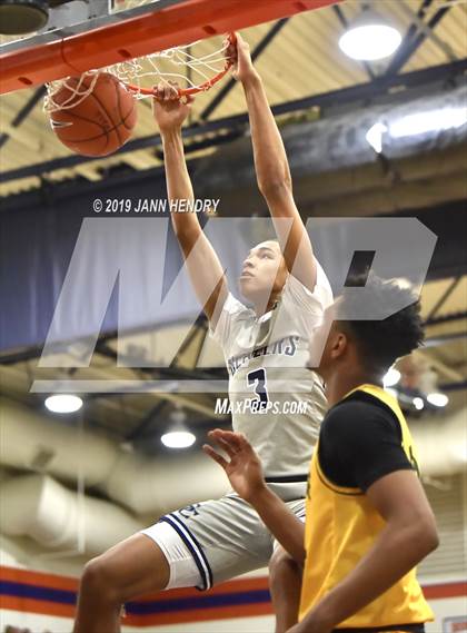 Thumbnail 1 in Sierra Canyon vs. Oak Ridge (Tarkanian Classic) photogallery.