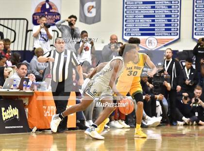 Thumbnail 2 in Sierra Canyon vs. Oak Ridge (Tarkanian Classic) photogallery.