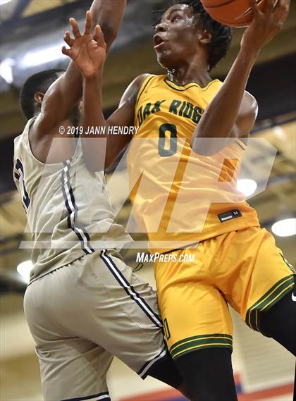 Thumbnail 1 in Sierra Canyon vs. Oak Ridge (Tarkanian Classic) photogallery.