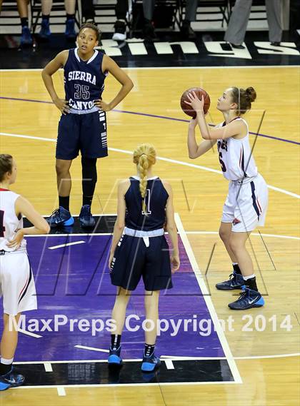 Thumbnail 1 in Justin-Siena vs Sierra Canyon (CIF State D4 Final) photogallery.