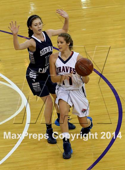 Thumbnail 1 in Justin-Siena vs Sierra Canyon (CIF State D4 Final) photogallery.