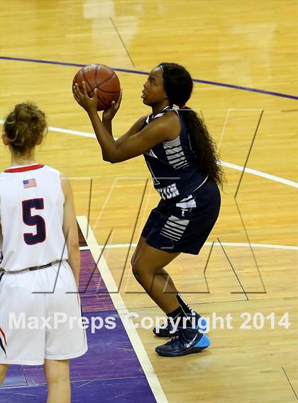 Thumbnail 1 in Justin-Siena vs Sierra Canyon (CIF State D4 Final) photogallery.