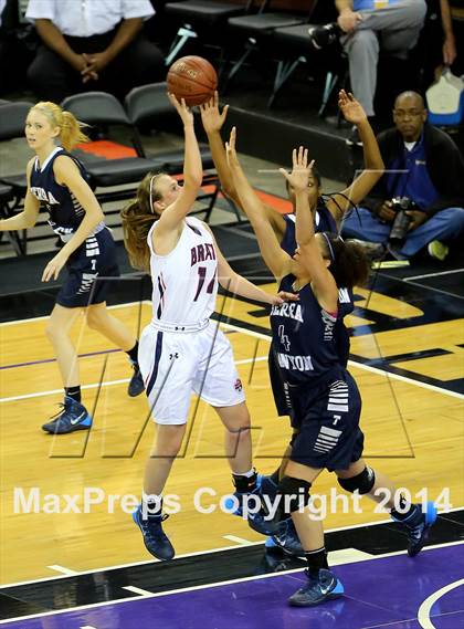 Thumbnail 1 in Justin-Siena vs Sierra Canyon (CIF State D4 Final) photogallery.