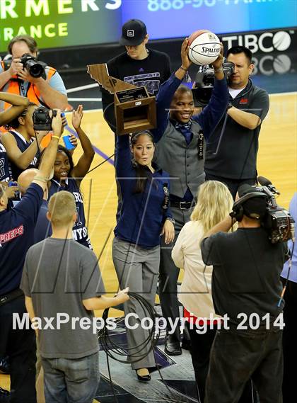 Thumbnail 2 in Justin-Siena vs Sierra Canyon (CIF State D4 Final) photogallery.