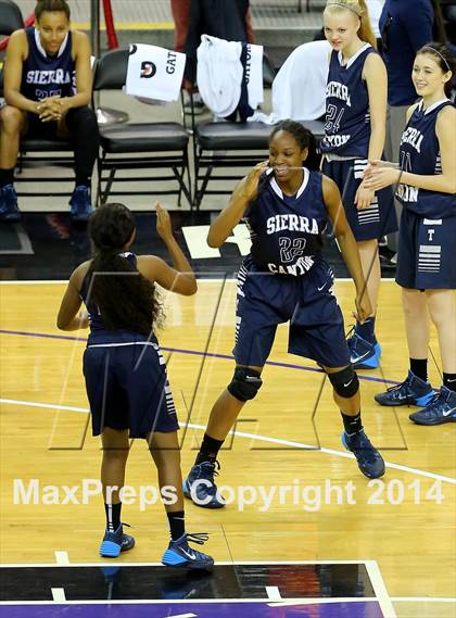 Thumbnail 1 in Justin-Siena vs Sierra Canyon (CIF State D4 Final) photogallery.