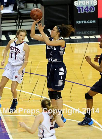 Thumbnail 3 in Justin-Siena vs Sierra Canyon (CIF State D4 Final) photogallery.