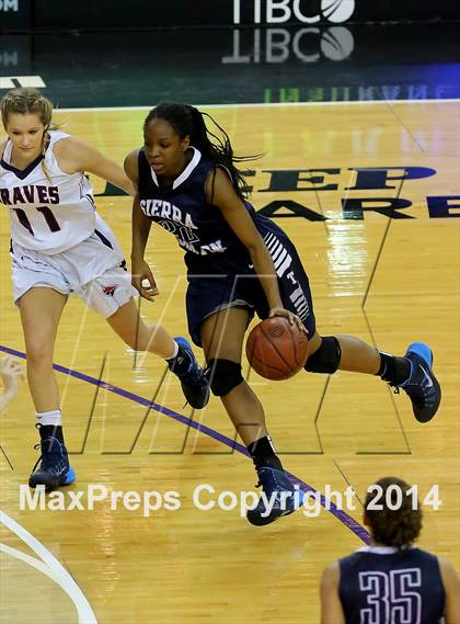 Thumbnail 2 in Justin-Siena vs Sierra Canyon (CIF State D4 Final) photogallery.